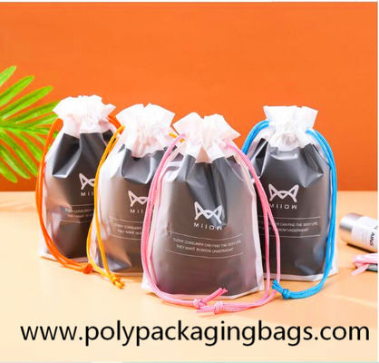 การพิมพ์แผ่นแม่พิมพ์กันความชื้น CPE PE Drawstring Pouch Bag การปรับแต่งโลโก้ขนาด Drawstring Bags