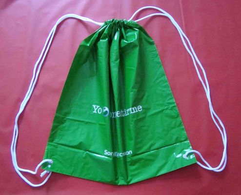 กระเป๋าเป้สะพายหลังพลาสติกกันน้ำ Drawstring ถุงราคาโรงงานสำหรับการเดินทางโปรโมชั่นกีฬา