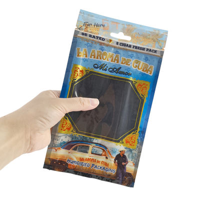 เคสเดินทางซิการ์หนังหรูหราแบบกำหนดเอง พร้อมเครื่องเพิ่มความชื้น กระเป๋าใส่ซิการ์แบบพกพาบุด้วยไม้ซีดาร์ ถุงควบคุมความชื้นแบบซิปล็อค